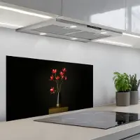 KitchenYeah Spatscherm 90x45 cm - Zelfklevende achterwand Rode - Bloemen - Vaas - Keuken muurbeschermer - Spatwand fornuis