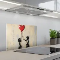 KitchenYeah Spatscherm 60x40 cm - Zelfklevende achterwand Street art - Banksy - Ballon - Graffiti - Hart - Keuken muurbeschermer - Spatwand fornuis