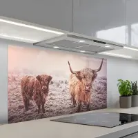 KitchenYeah Spatscherm 120x60 cm - Zelfklevende achterwand Schotse hooglanders - Licht - Lucht - Natuur - Keuken muurbeschermer - Spatwand fornuis