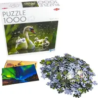 Tactic Swan on Lake with Babies – Puzzel – 1000 stukjes – Zwanenfamilie in de Natuur – Rustgevende Dierenfotografie – Hoogwaardige Scandinavische Kwaliteit