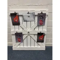 Impuls Houten wandbord voor foto's/notities met 6 metalen klemmen - wit - hoogte 55 cm x 48 x 2 cm - Woonaccessoires - Wanddecoratie