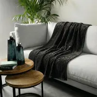 Dutch decor - Plaid 140x180 cm - MARTHY – superzacht, warm, donzig, rib design - zwart