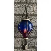 Impuls Decoratieve solarlamp luchtballon " met flame LED " - blauw+paars - kunststof - hangend model - hoogte 37 x dia 11 cm - Tuindecoratie - Tuinverlichting
