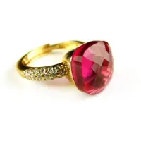 Sophie Ring in zilver geelgoud verguld model pomellato groot met rode steen en cubic zirconia