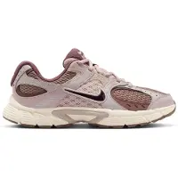 Nike V5 RNR (GS) Sneakers | Maat 35.5 Jongens Bruin