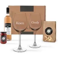 Yoursurprise Rosé wijn borrelpakket met gegraveerde glazen