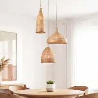 LumenXL Hanglamp Aska van rotan met drie natuurlijke, handgevlochten kappen en houten plafondplaat