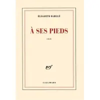 Gallimard A ses pieds
