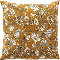 Dutch decor JUDITH - sierkussen 45x45 cm - bloemenmotief - 100% katoen - Chai Tea - geel - Inclusief binnenkussen - Luxe kussens voor woonkamer & bank