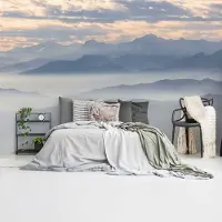Reinders Fotobehang Mistige heuvels en besneeuwde bergtoppen - 260 x 384 - Vlies -