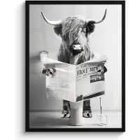 PosterMonkey Fotolijst incl. Poster Zwart Wit- WC - Toilet - Krant - Schotse Hooglander - Zwart Wit - 50x70 cm - Posterlijst