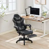 OKWISH Gamingstoel B64 x T58 x H117 126 Cm - 360 Graden Draaibaar Met Massage En Voetsteun - Verstelbare Rugleuning 90 155 - PVC Leer - Zwart Grijs
