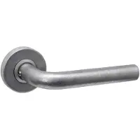 Intersteel deurkruk Luzern met rozet massief verdekt ø53x10mm met nokken - PVD RVS getrommeld