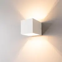 LUSENZ HOFTRONIC – Kubusvormige up and down wandlamp – Dimbaar tot 5 watt – G9 fitting – Mat wit aluminium – IP20 – Wandlamp binnengebruik
