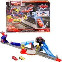 Mattel en Pixar Cars Piston Cup Stuntbaan Speelset - Met Bliksem McQueen speelgoedauto
