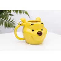 Paladone Winnie The Pooh Mok – Officieel gelicentieerde Disney Classic theekop van Pooh Bear & Honey Bee, geweldig voor thee of koffie, Disney keuken keramiek, 350 ml (11 fl oz) –