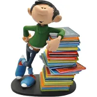 Plastoy Guust Flater Beeldje kunsthars met stapel boeken (ca 17 cm)