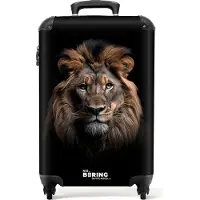 NoBoringSuitcases.com - Handbagage koffer lichtgewicht - Reiskoffer trolley - Leeuw close-up met zwarte achtergrond - Rolkoffer met wieltjes - Past binnen 55x40x20 en 55x35x25