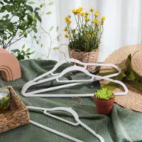 Songmics Kledinghangers - kleerhangers- 50 stuks - antislip - premium kwaliteit - duurzaam en dun - 0,5 cm dik - ruimtebesparend - sterk hoogwaardig kunststof - voor volwassenen - 41,5 cm breed - grijsÂ