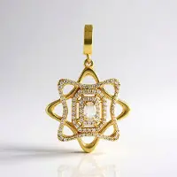 Cavill - Vergulde Zilveren Hanger met Ovale Witte Saffier 0,257 ct & Pavé Zirkonia 925 Sterling Zilver - Elegant, Stervormig Sieraad