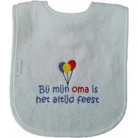 Funnies Witte slab met "Bij mijn oma is het altijd feest" - grootmoeder, babyshower, zwanger, cadeautje, kraamcadeau, grappig, geschenk, baby, tekst, bavet