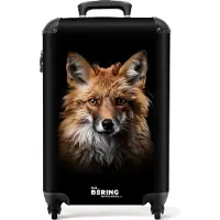 NoBoringSuitcases.com - Handbagage koffer lichtgewicht - Reiskoffer trolley - Rode vos op zwarte achtergrond close-up - Rolkoffer met wieltjes - Past binnen 55x40x20 en 55x35x25