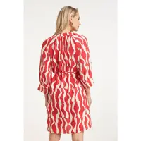 Smashed Lemon V hals jurk met rode golvende print en ceintuur |