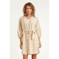 Smashed Lemon Beige jurk met broderie en strikceintuur |