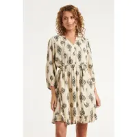 Smashed Lemon Crème jurk met zwarte geometrische print en ceintuur |