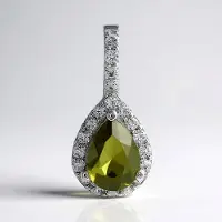 Cavill - Zilveren Hanger 925 Sterling Zilver - Vesuvianiet Peervorm 0 65 ct - 20 Zirkonia 0 23 ct - Elegante Groene Edelsteen