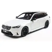 Solido BMW M5 Touring (G99) '24, wit (Alpine white solid) schaal 1:18