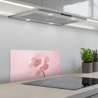 KitchenYeah Spatscherm 60x30 cm - Zelfklevende achterwand Bloem - Pioenroos - Roze - Keuken muurbeschermer - Spatwand fornuis