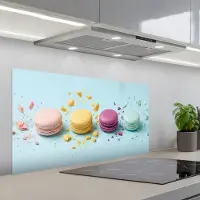 KitchenYeah Spatscherm 100x50 cm - Zelfklevende achterwand Macarons - Kleurrijk - Pastel - Keuken muurbeschermer - Spatwand fornuis