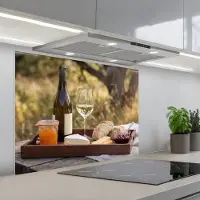 KitchenYeah Spatscherm 90x70 cm - Zelfklevende achterwand Picknick - Wijn - Kaasplankje - Keuken muurbeschermer - Spatwand fornuis
