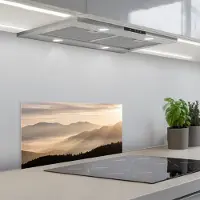 KitchenYeah Spatscherm 60x30 cm - Zelfklevende achterwand Bergen - Mist - Zonnestralen - Keuken muurbeschermer - Spatwand fornuis