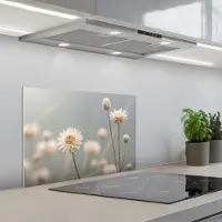 KitchenYeah Spatscherm 60x40 cm - Zelfklevende achterwand Strobloemen - Wit - Daglicht - Keuken muurbeschermer - Spatwand fornuis