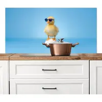 KitchenYeah Spatscherm keuken 120x60 cm - Kookplaat achterwand Eendje - Zonnebril - Ei - Blauw - Muurbeschermer - Spatwand fornuis - Hoogwaardig aluminium