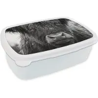 MuchoWow Broodtrommel Wit - Lunchbox Schotse hooglander - Zwart - Wit - Sneeuwvlokken - Brooddoos 18x12x6 cm - Brood lunch box - Broodtrommels voor kinderen en volwassenen