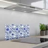 KitchenYeah Spatscherm 60x30 cm - Zelfklevende achterwand Bloemen - Blauw - Patroon - Wit - Keuken muurbeschermer - Spatwand fornuis