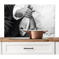 KitchenYeah Spatscherm keuken 100x65 cm - Kookplaat achterwand Vissen - Chef - Zwart - Wit - Muurbeschermer - Spatwand fornuis - Hoogwaardig aluminium