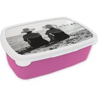 MuchoWow Broodtrommel Roze - Lunchbox Vrouwen - Zonnehoed - Strand - Zwart - Wit - Brooddoos 18x12x6 cm - Brood lunch box - Broodtrommels voor kinderen en volwassenen