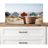 KitchenYeah Spatscherm keuken 80x40 cm - Kookplaat achterwand Strand - Huisjes - Kleurrijk - Duinen - Muurbeschermer - Spatwand fornuis - Hoogwaardig aluminium