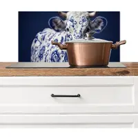 KitchenYeah Spatscherm keuken 70x30 cm - Kookplaat achterwand Koe - Delfts - Blauw - Artistiek - Muurbeschermer - Spatwand fornuis - Hoogwaardig aluminium