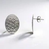Cavill - 925 Sterling Zilveren Ovale Gehamerde Oorbellen - Lichte Dames Oorknopjes - Tijdloos Modern Design - Kliksluiting - 1 6g - 18mm