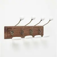 Homescapes vintage wandkapstok met keramische haken op massief houten strook