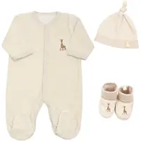 Sophie de Giraf Geboorteset Velours Beige – Baby Pyjama, Mutsje & Slofjes 0M (50 cm) – Zacht Fluweel – Unisex – Comfortabele Vooropening – Luxe Kraamcadeau Set