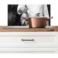 KitchenYeah Spatscherm keuken 70x30 cm - Kookplaat achterwand Vissen - Chef - Zwart - Wit - Muurbeschermer - Spatwand fornuis - Hoogwaardig aluminium