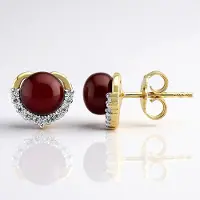Cavill - 925 Sterling Zilver Vergulde Oorbellen - Rode Zoetwaterparels 6.5 mm - 0.25 ct Ronde Zirkonia - Elegante Kliksluiting