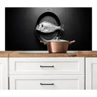 KitchenYeah Spatscherm keuken 120x60 cm - Kookplaat achterwand Pan - Vis - Zwart - Wit - Muurbeschermer - Spatwand fornuis - Hoogwaardig aluminium