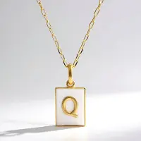 Cavill - Zilveren ketting met vergulde letterhanger 'Q' - 925 Sterling Zilver - Verstelbare elegante dames ketting - Persoonlijk sieraad